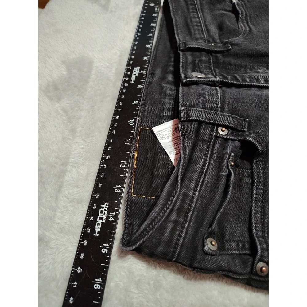 Levis please measure